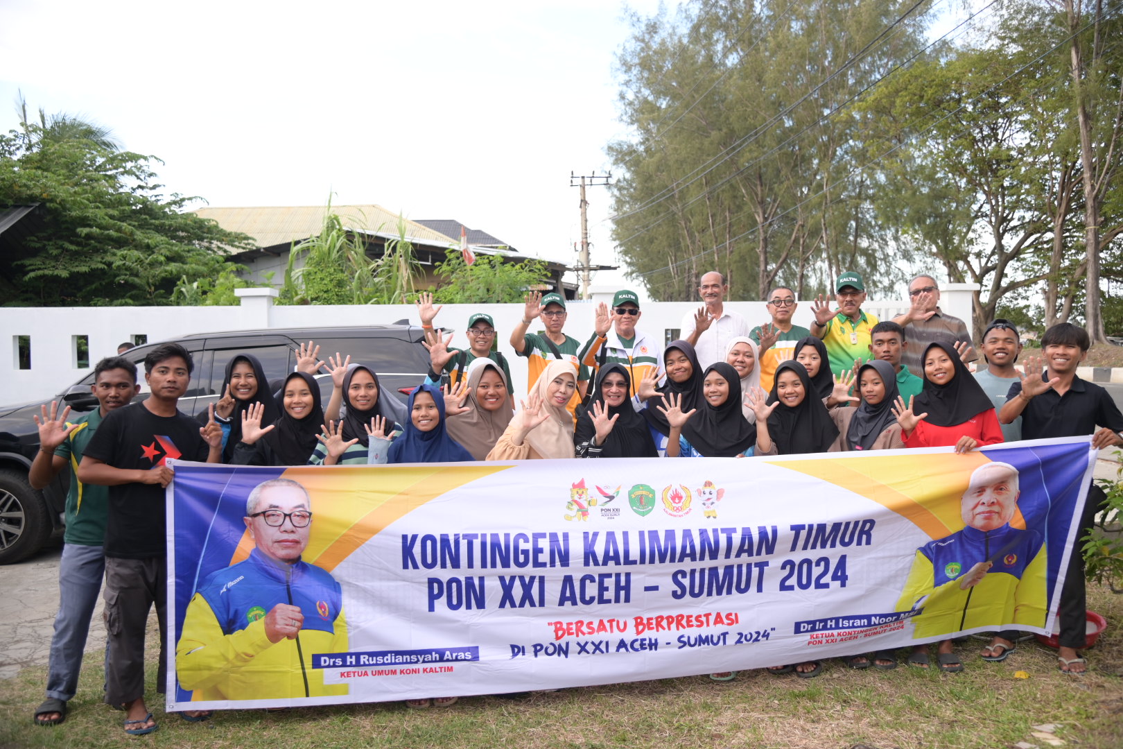 BERI MOTIVASI: Rombongan KONI Kaltim menyambangi atlet layar Kaltim di Aceh. (FOTO: DONI ADITYA HARYONO)