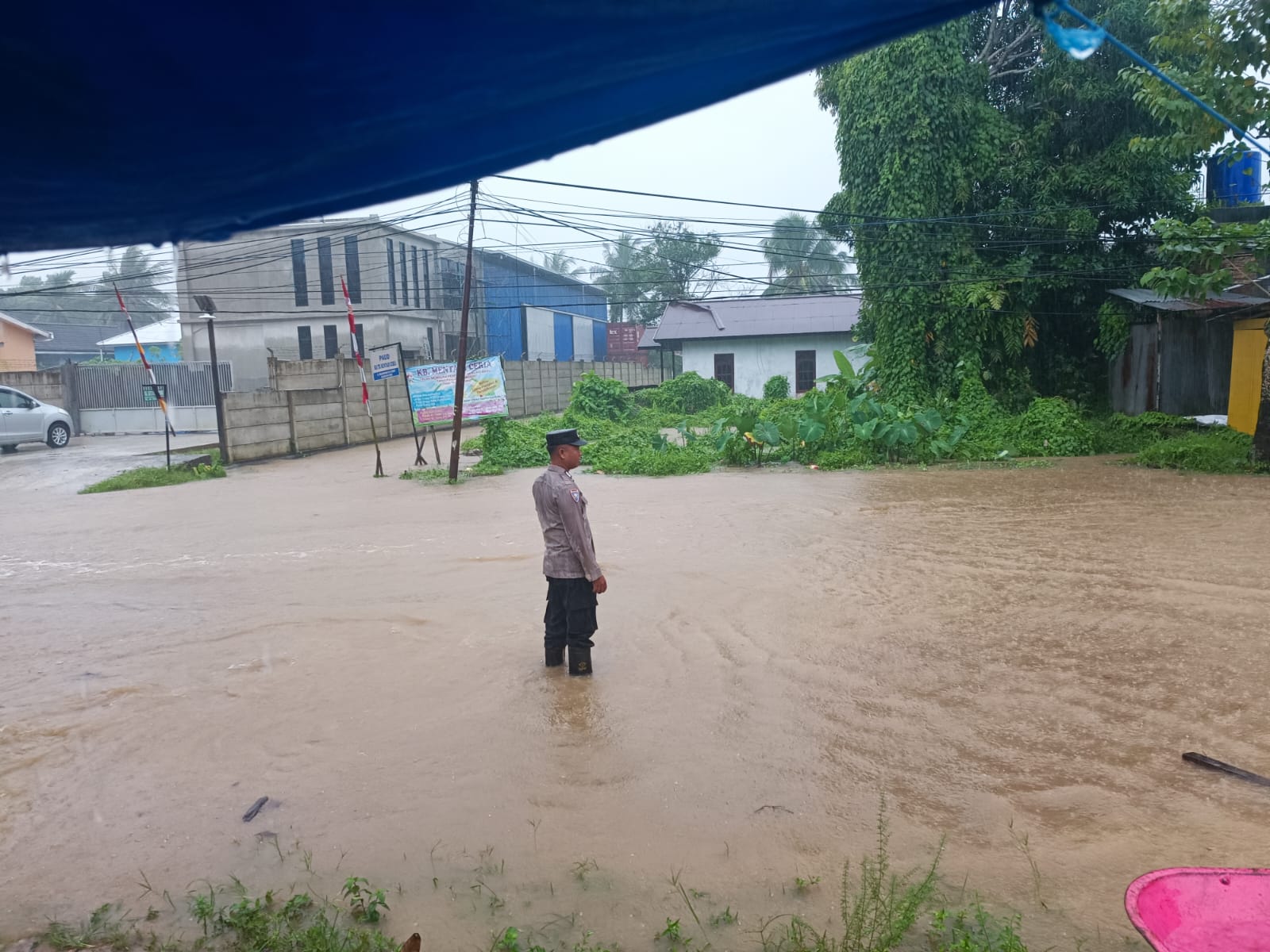 WASPADA: Hujan lebat diperkirakan akan turun sepekan ke depan dan masyarakat harus waspada bencana banjir.
