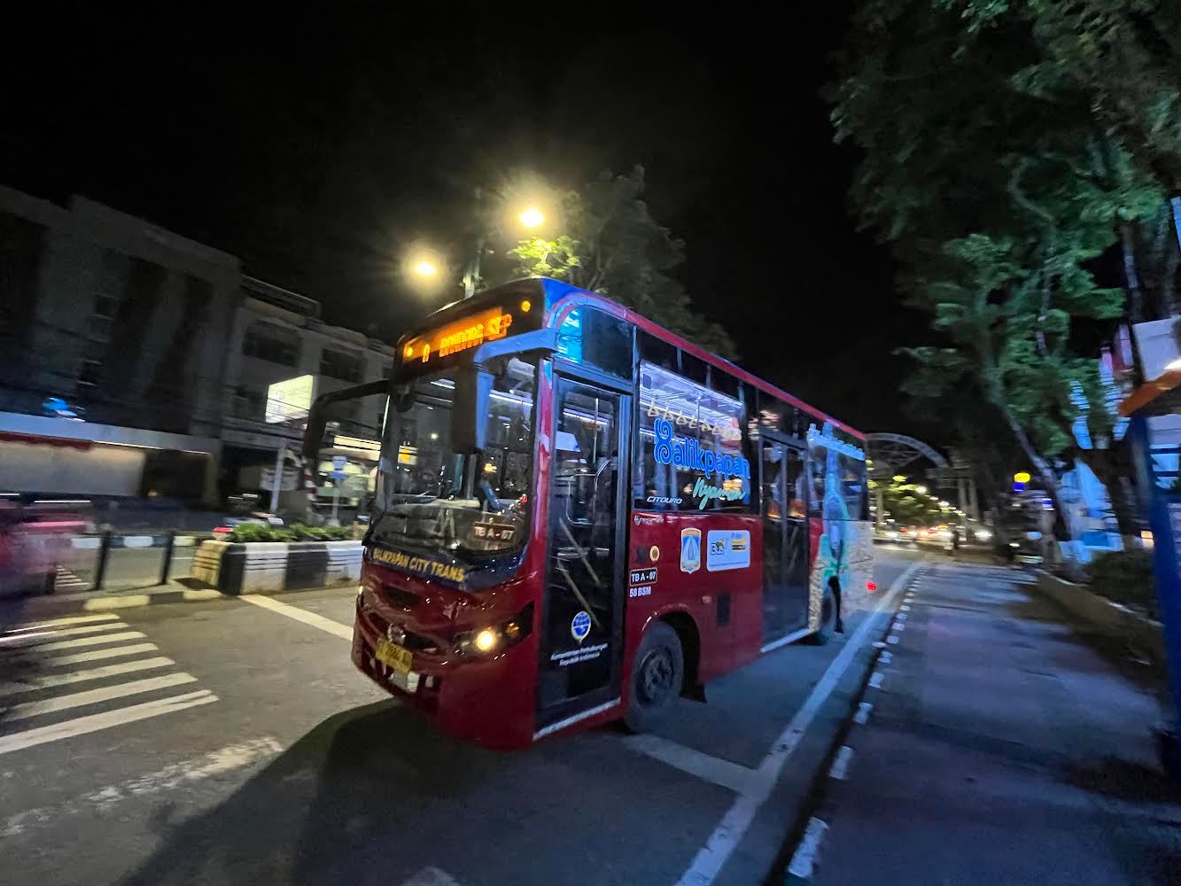 BERLANJUT: Balikpapan City Trans melayani masyarakat Kota Balikpapan. (Foto:Anggi/KP)