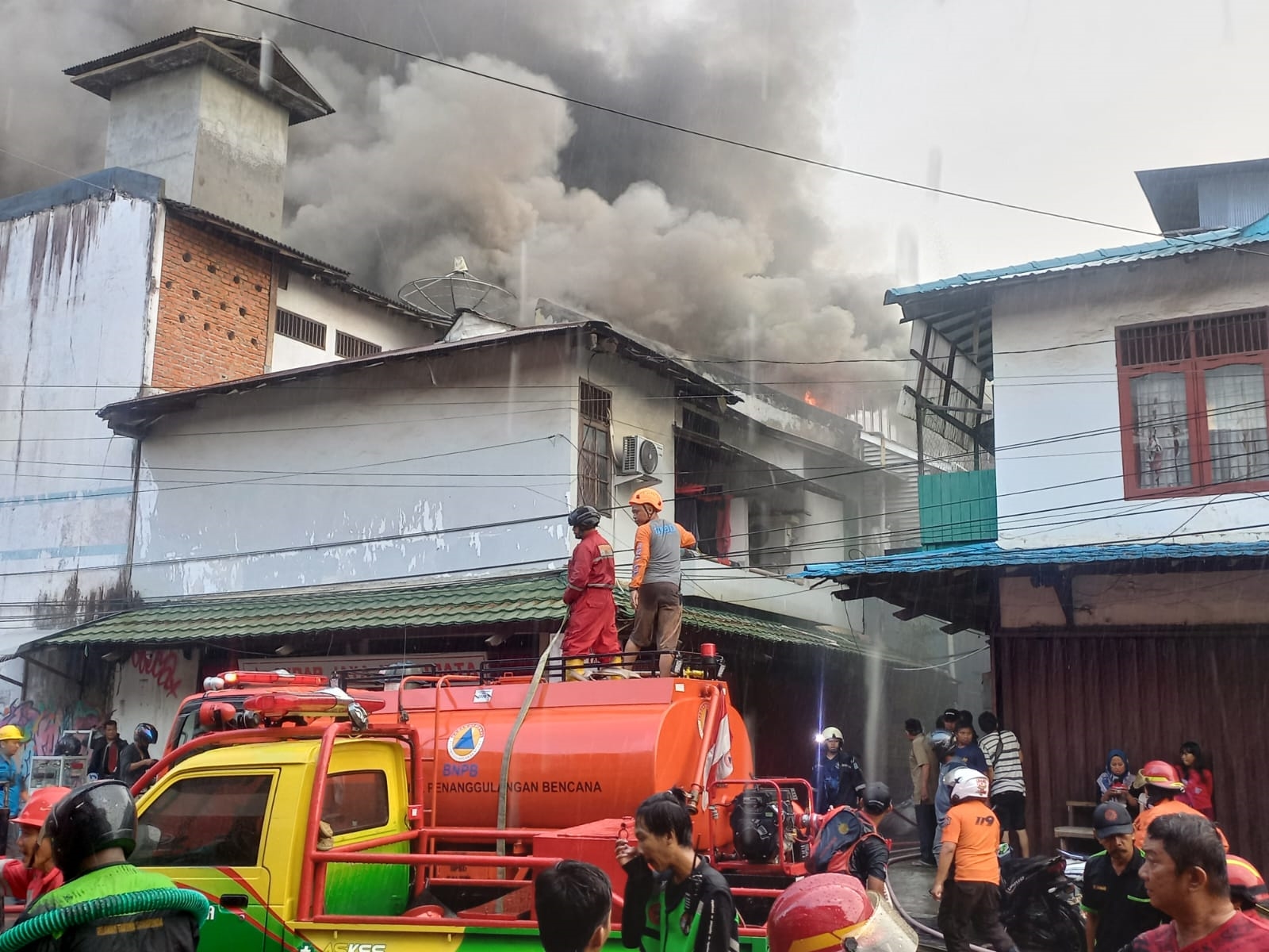 SI JAGO MERAH: Kebakaran di Jalan Panglima Batur, Kompleks Pertokoan Citra Niaga, Samarinda, Sabtu (7/9/2024).
