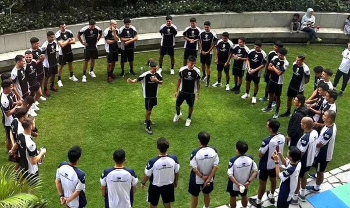 Mees Hilgers dan Eliano Reijnders langsung ikut latihan untuk menghadapi Australia di Kualifikasi Piala Dunia 2026.