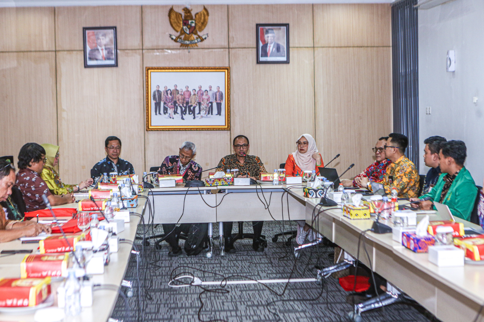 MASIH BANYAK PR: Rembuk Etam gelaran Kaltim Post dan IKA UB Kaltim bekerja sama dengan OJK Kaltim, Kamis (5/9). Mengangkat persoalan literasi keuangan. (FOTO: RAMA SIHOTANG/KP)