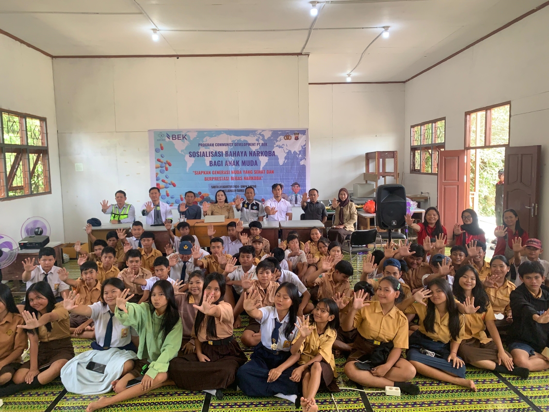 SOSIALISASI: PT BEK sosialisasi narkoba di SMPN 3 Besiq Kecamatan Damai.