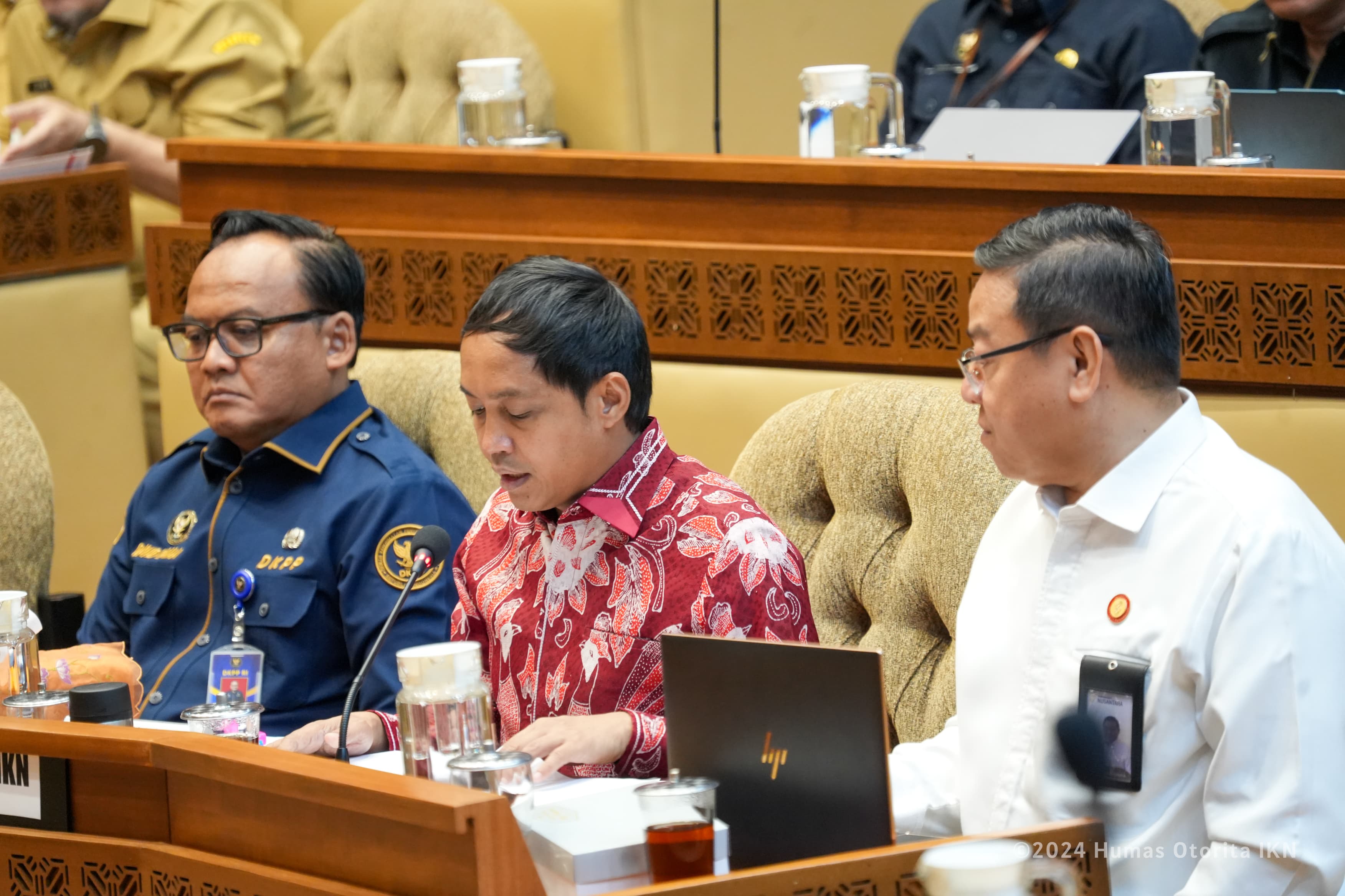 DISETUJUI : Plt Wakil Kepala Otorita IKN Raja Juli Antoni menyampaikan usulan tambahan anggaran dalam rapat Komisi II DPR RI.
