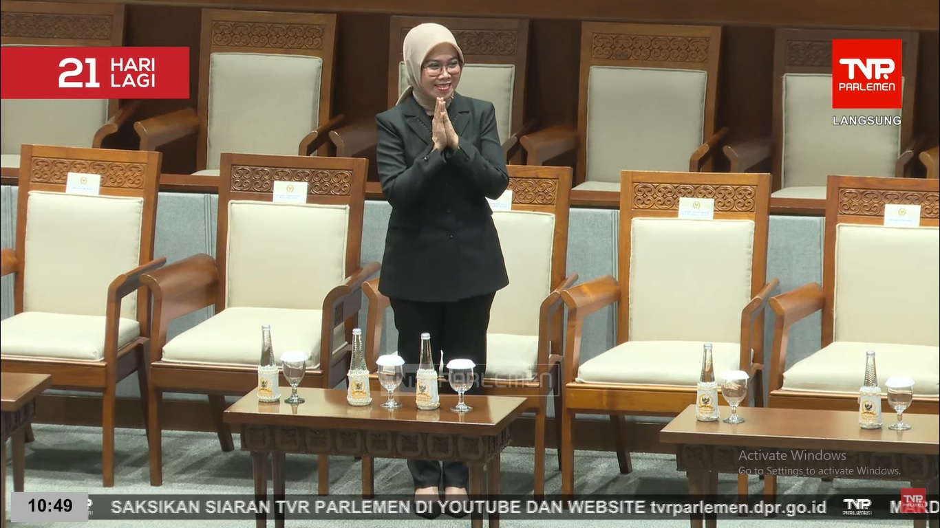 TINGGAL DILANTIK : Iffa Rosita usai ditetapkan sebagai Komisioner KPU RI Masa Jabatan 2022-2027 pada&nbsp;Rapat Paripurna ke-6 Masa Persidangan I Tahun Sidang 2024-2025, Selasa (10/9).&nbsp;
