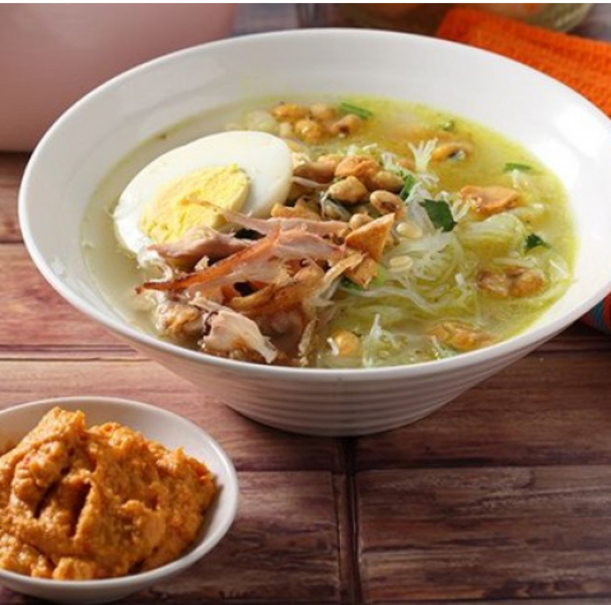 KHAS: PPU punya makanan khas Soto Penajam, dan batik bermotif rusa atau Kalimantan.(FOTO: ARI/KP)