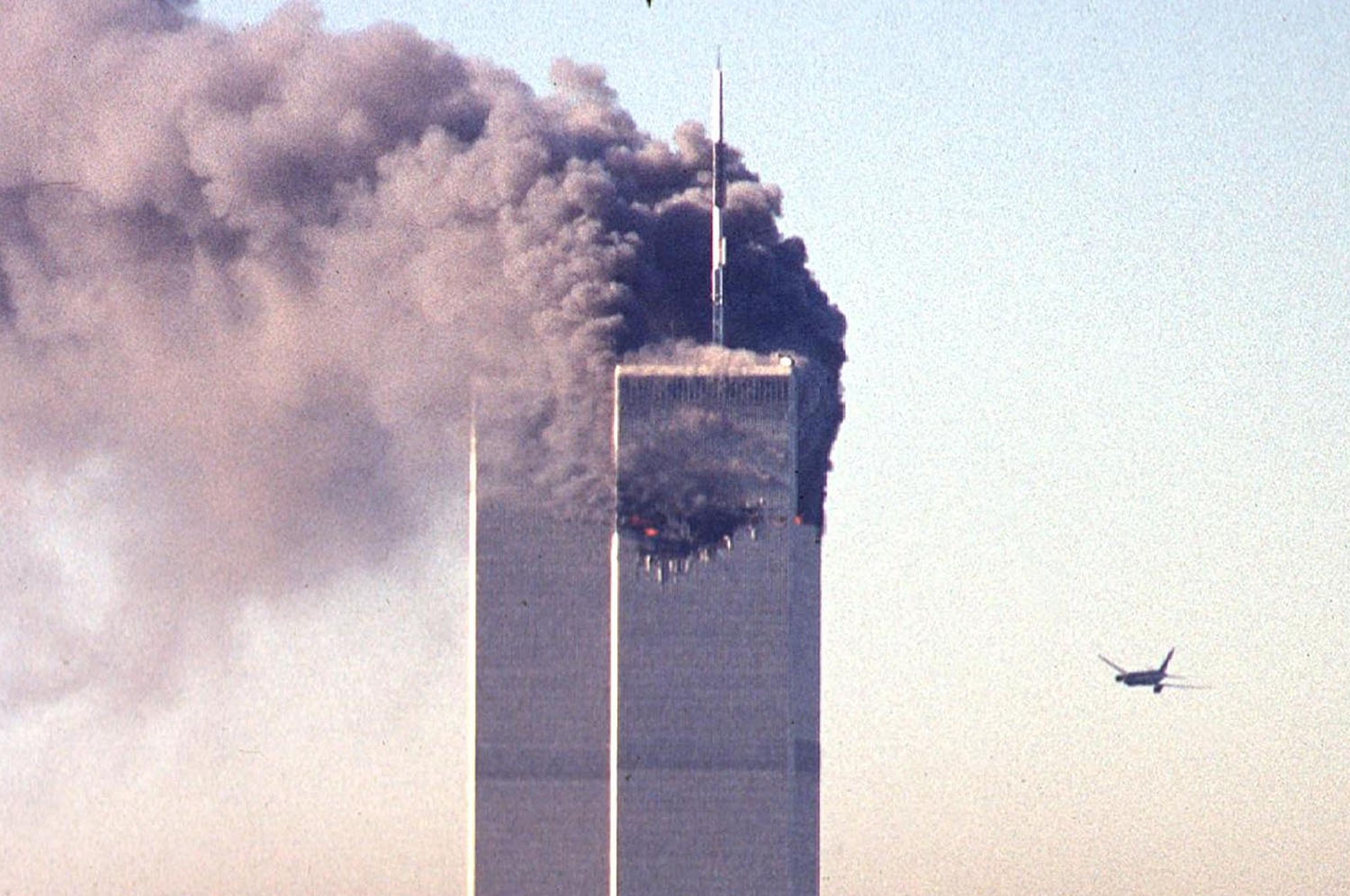 TRAGEDI BESAR: Serangan 11 September 2001 terhadap Menara Kembar World Trade Center di New York Amerika Serikat. (Foto; APF Correspondent)