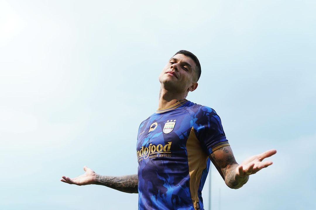 SOSOK BERBAHAYA: Winger Persib Bandung Ciro Alves selalu menjadi momok bagi PSM Makassar. (Foto: Ciro Official)