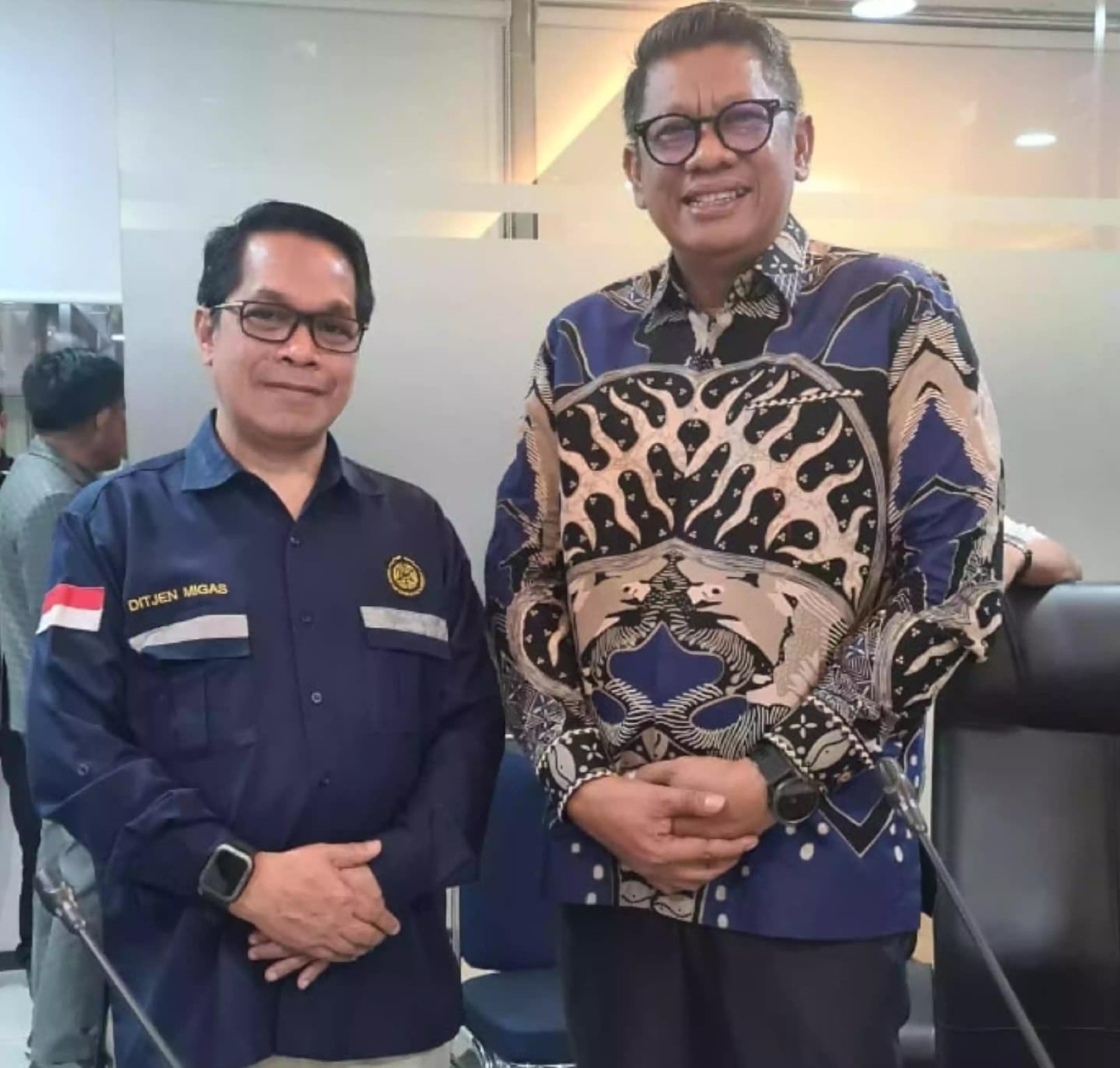 SAMPAIKAN PERMOHONAN Wali Kota Bontang Basri Rase (kanan) mendatangi Kementerian ESDM untuk membahas usulan pengembangan jargas.