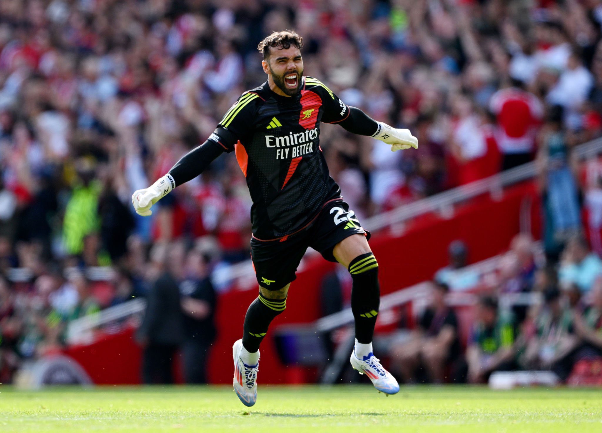 RAYAKAN: David Raya sukses membawa Arsenal menang atas Tottenham Hotspur yang juga jadi kado ulang tahunnya. (X/DavidRaya22)