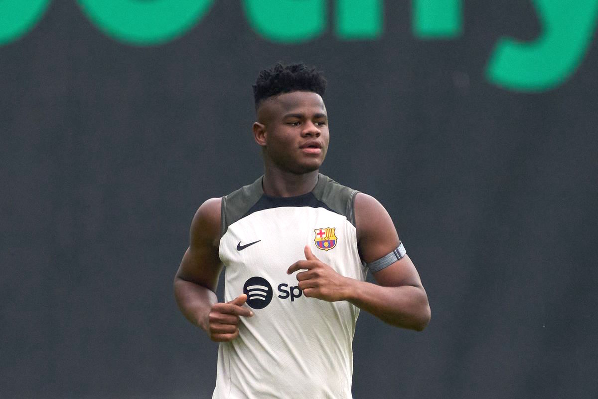 SEMPAT DILIRIK: Mikayil Faye yang sempat diincar MU pada bursa transfer musim panas. (Foto; Barca Blaugrana)