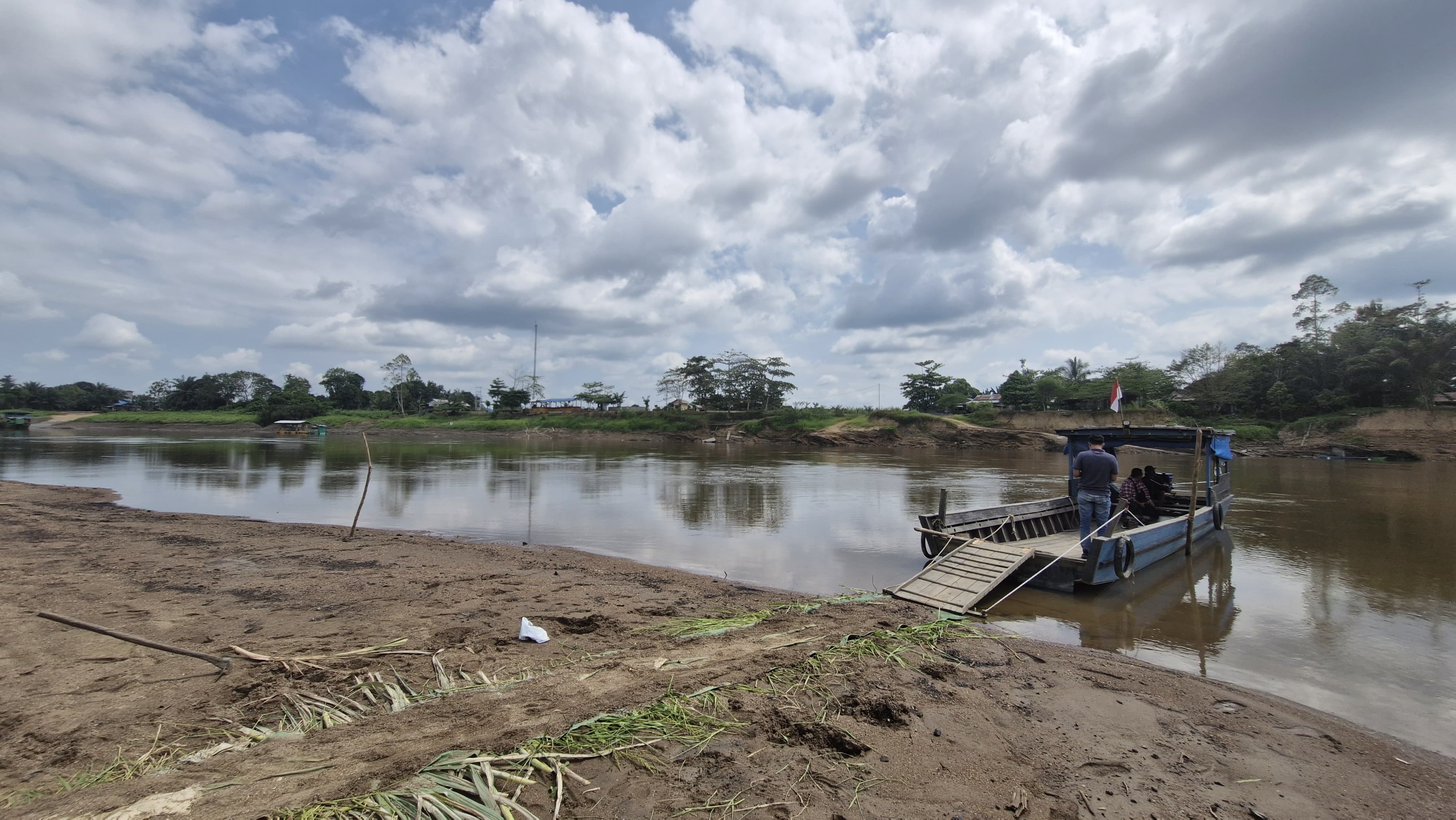 PERLU PENGERUKAN. Kondisi Sungai Belayan kondisinya disebut kian memperihatinkan akibat sedimentasi. (Foto: Rifqi/KP)