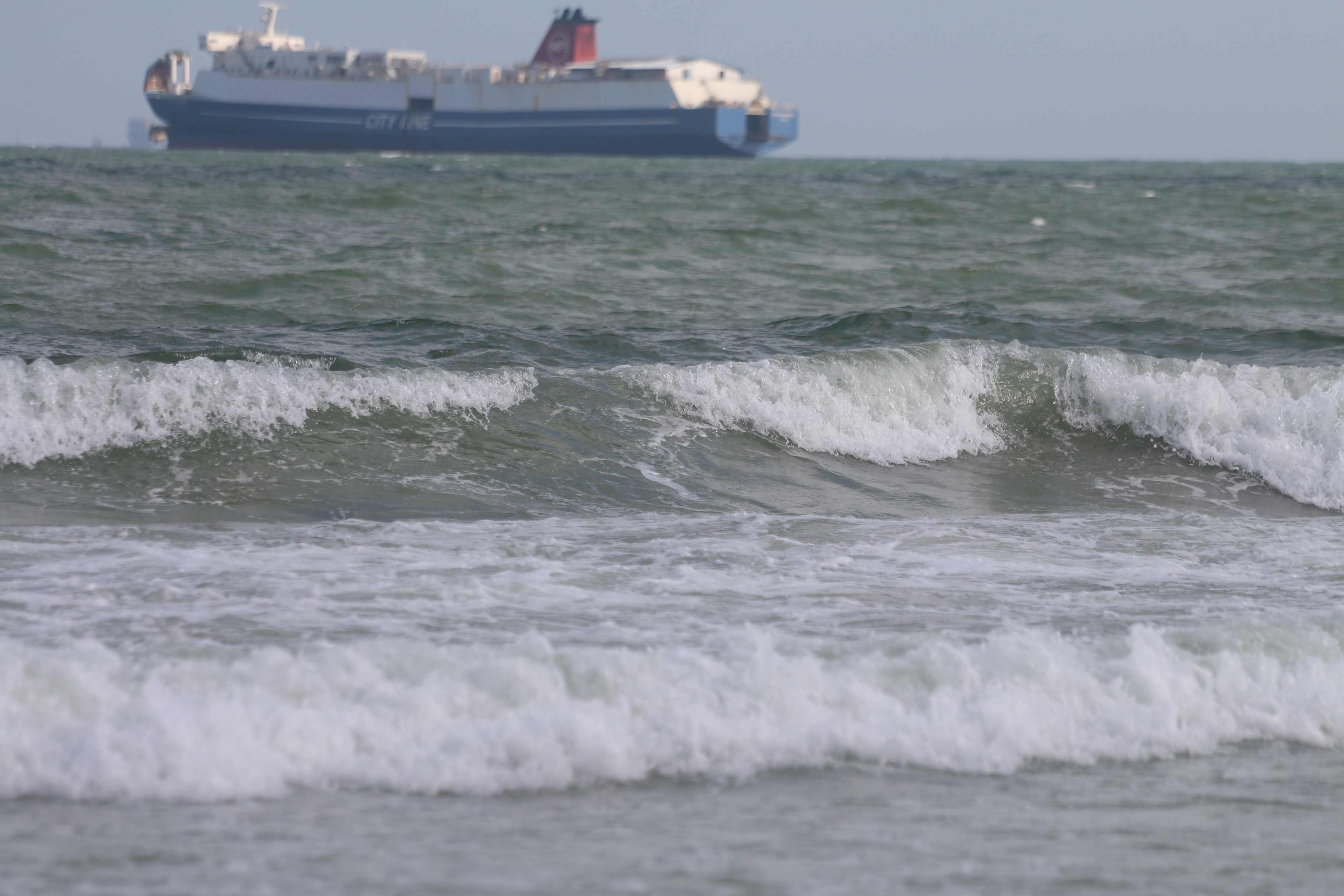 BERLIMPAH: Air laut dimanfaatkan untuk menjadi sumber air baku di Balikpapan. (Foto: Anggi/KP)