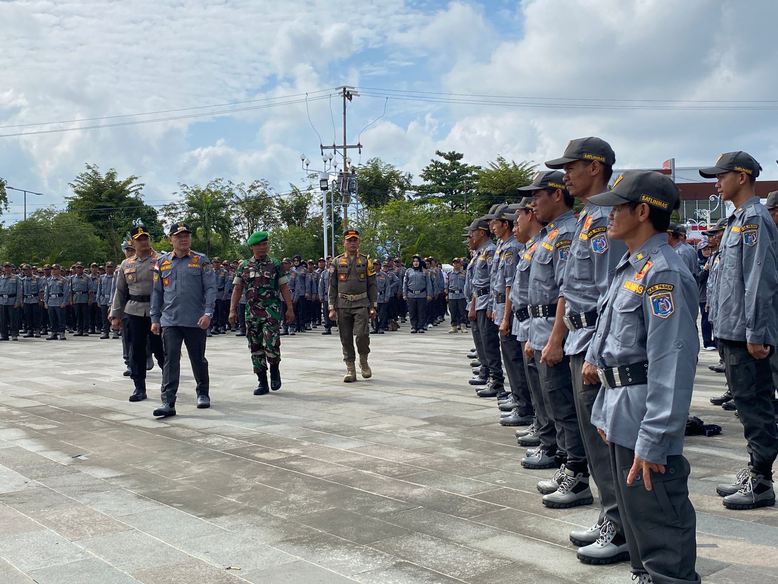 DISERAHKAN KE POLRES: 2.570 pasukan Satlinmas Paser diserahkan Pemkab Paser ke Polres Paser untuk pengamanan Pilkada 2024, Jum