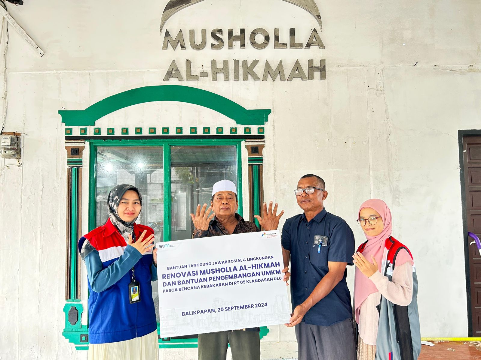KEPEDULIAN: Penyaluran bantuan PT KPI Unit Balikpapan kepada Musala Al Hikmah.