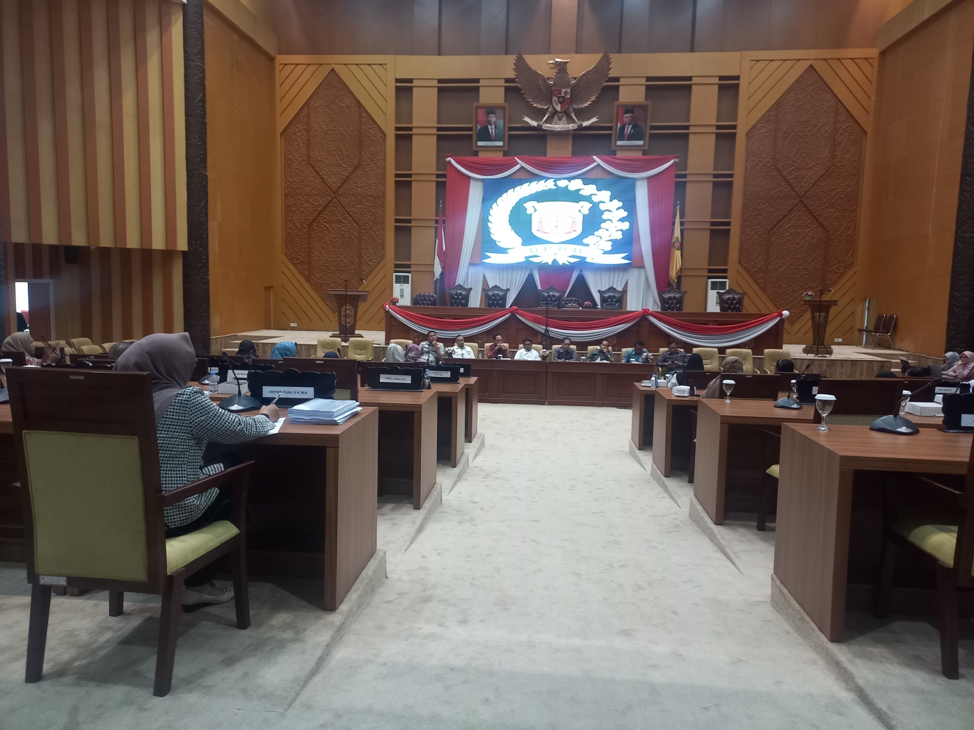 RAPAT: Rapat dengar pendapat ihwal dugaan adanya intimidasi dan bullying terhadap siswa dan wali murid di SD dan SMP di Samarinda.