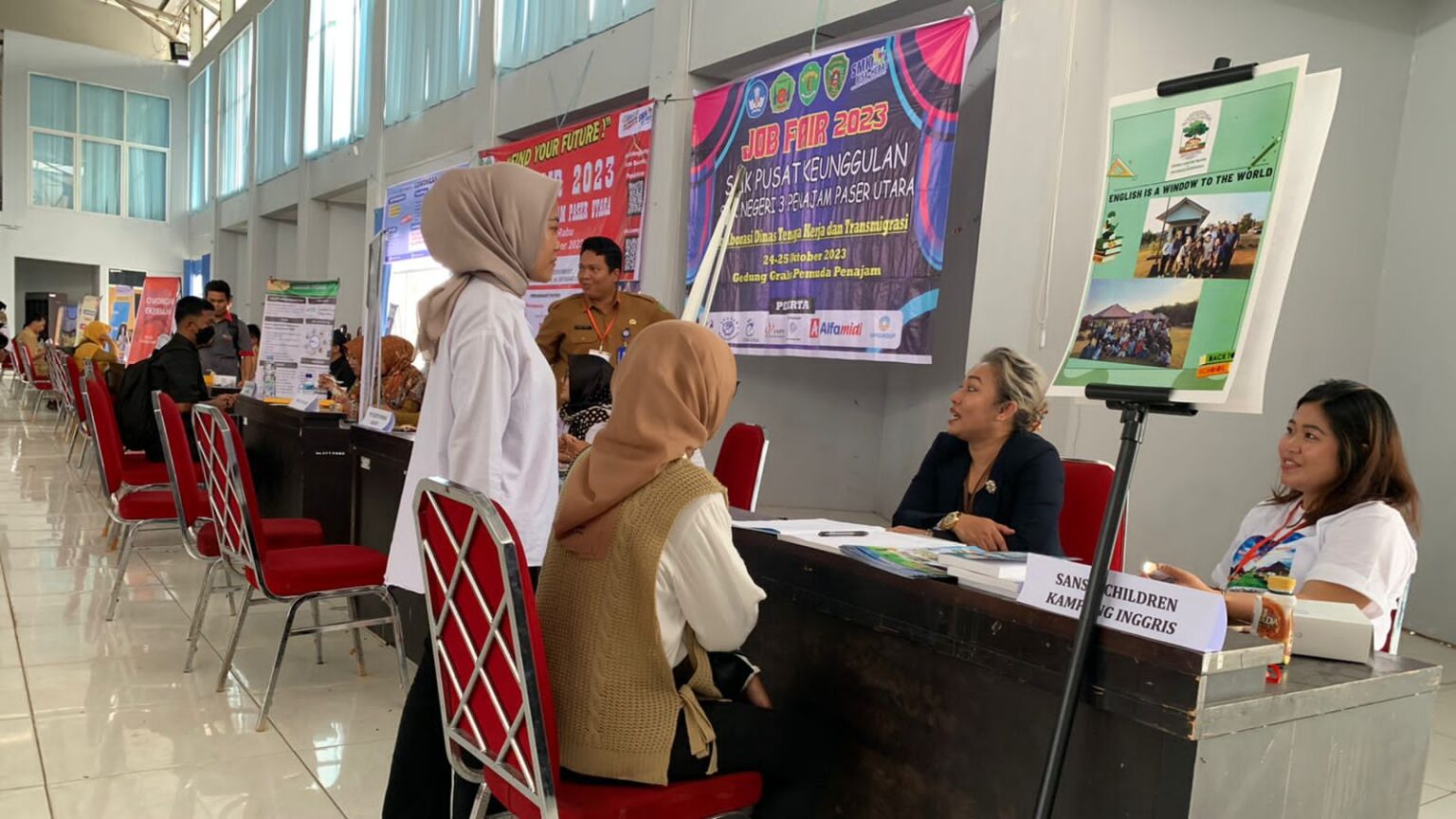 PELUANG KERJA: Pelaksanaan Job Fair 2023 lalu, mampu menarik perhatian pelamar pekerjaan karena ada 936 peluang lowongan pekerjaan. (FOTO: IST)