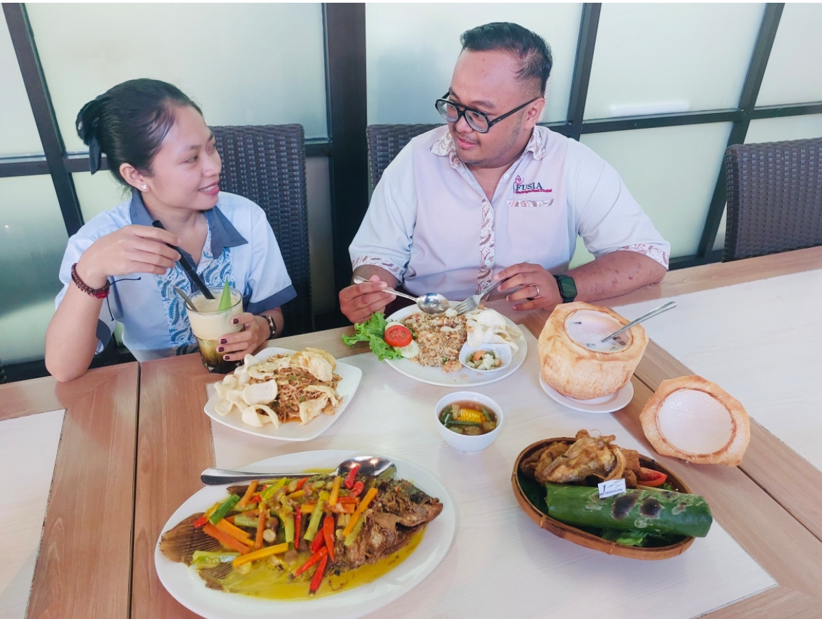 MENGGIURKAN: Kelezatan makanan khas Jawa Barat bisa didapatkan di Fusia Resto Samarinda dengan harga terjangkau. (FOTO: NASYA)
