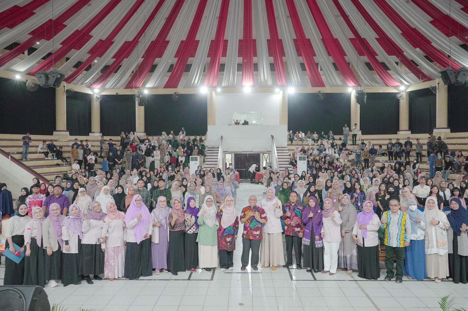APIO Kaltim berkolaborasi dengan Fakultas Psikologi Untag Samarinda, Unmul, UMKT sukses menggelar seminar hybrid bertajuk Empowering Minds: Leadership in The Digital of Mental Health.