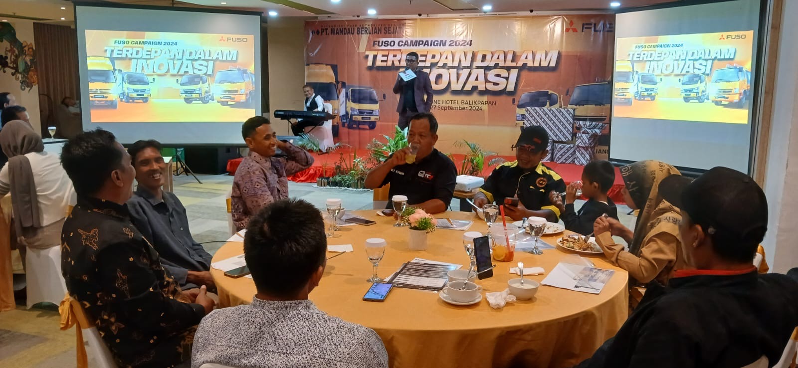 APRESIASI PELANGGAN: Suasana Segmented Gathering Fuso Campaign bertema Terdepan Dalam Inovasi di Hotel MaxOne Balikpapan, Jumat (21/9) malam.
