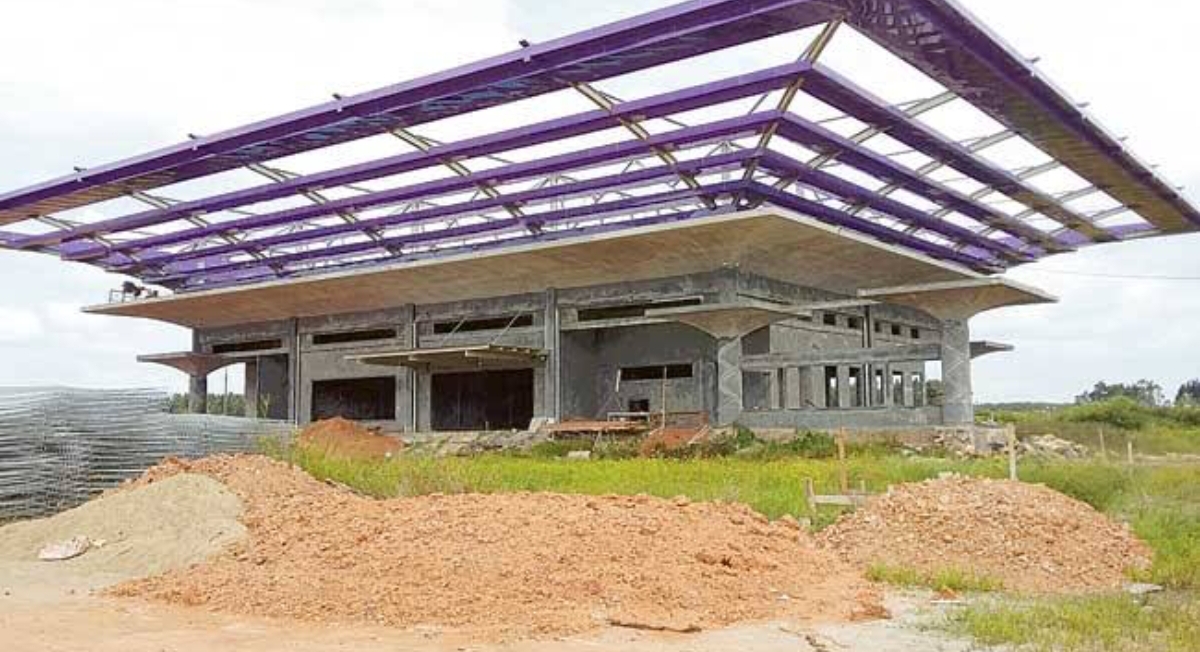 MANGKRAK : Pembangunan Bandara Paser terhadang keberadaan Bandara Internasional Nusantara. Dan terancam tak bisa dilanjutkan. (FOTO: HUMAS PEMKAB PASER)