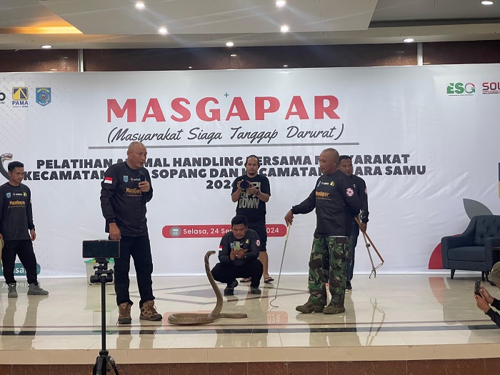 DILATIH ARTIS: Pama Kide dan Kideco menggelar pelatihan Masgapar dengan menghadirkan narasumber Jejak Sigundul, Selasa (23/9).