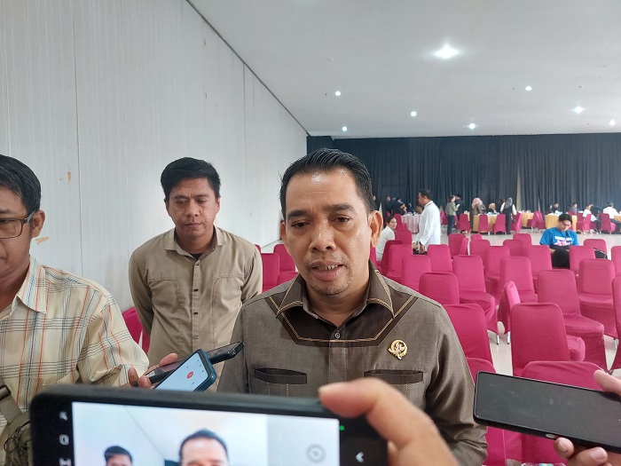 Alwi Al Qadri ingatkan anggota DPRD Balikpapan untuk lebih proaktif dan disiplin. Ia ingin meningkatkan kinerja lembaga legislatif.