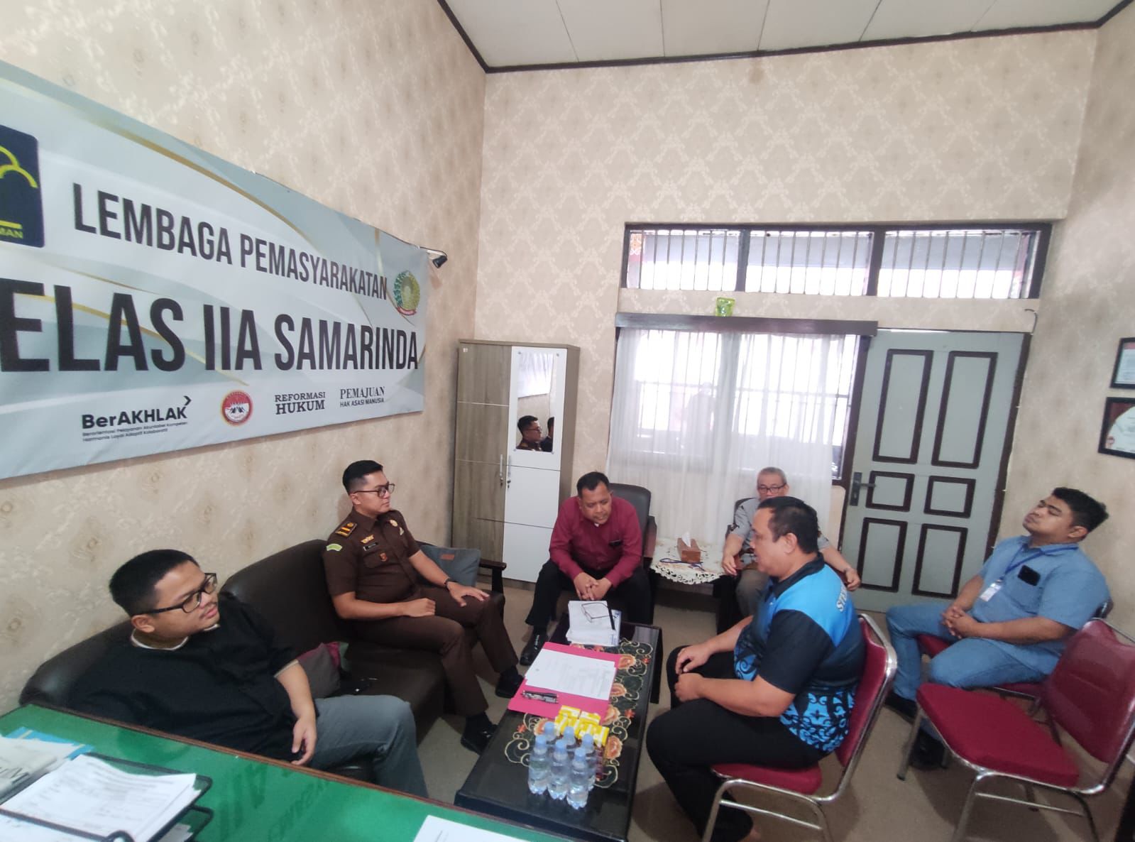 LENGKAP: Berkas tersangka Yudi Lesmana yang diduga terjerat kasus tipikor siap dilimpahkan ke Pengadilan Tipikor Samarinda. (FOTO: ADIEL KUNDHARA/KP)  &nbsp;
