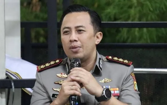 Kabid Humas Polda Metro Jaya Kombes Ade Ary Syam Indradi berikan keterangan terkait pembubaran di Kemang.