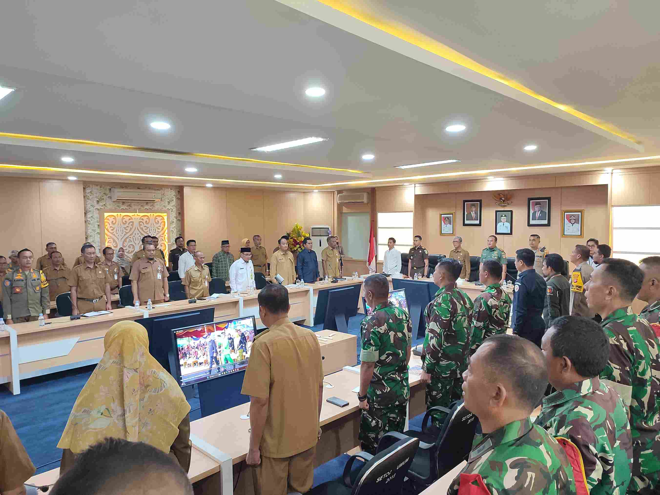 MATANGKAN PERSIAPAN: Pjs Bupati Paser Syirajudin memimpin rakor persiapan Pilkada serentak 2024 dengan seluruh penyelenggara terkait, Senin (30/9/2024   Pemkab Paser Gelar Rakor Persiapan Pilkada 2024