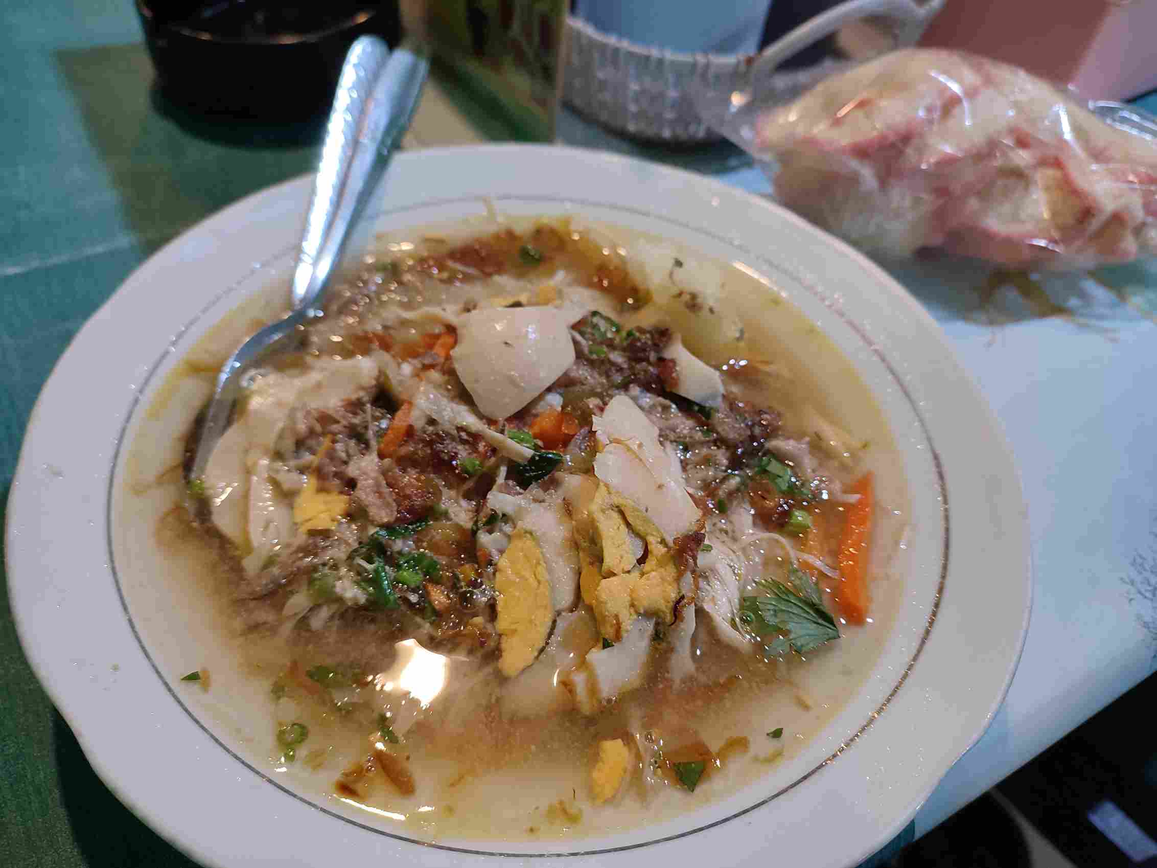 KULINER BERKUAH : Hidangan Soto Banjar yang lezat di  warung Soto Kuin, sebelah Lapangan Garuda Kelurahan Tanah Grogot.