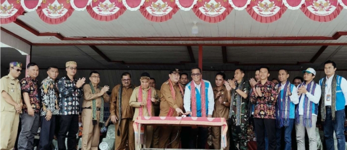 BEBAS PEMADAMAN: Peresmian Listrik menyala 24 jam di 11 Kampung di dua Kecamatan. (FOTO: SUNARDI/KP)