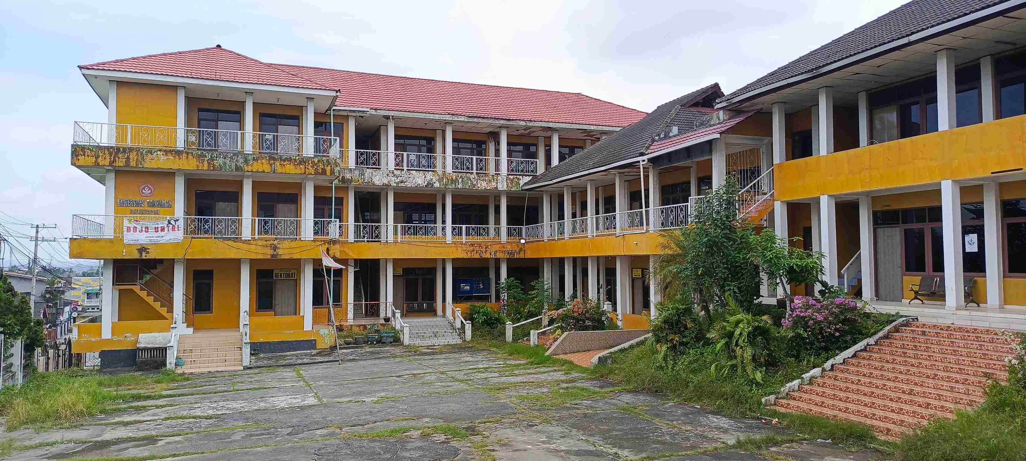 KAMPUS TERTUA: Untri Balikpapan tutup sejak semester genap 2022. (Ist)