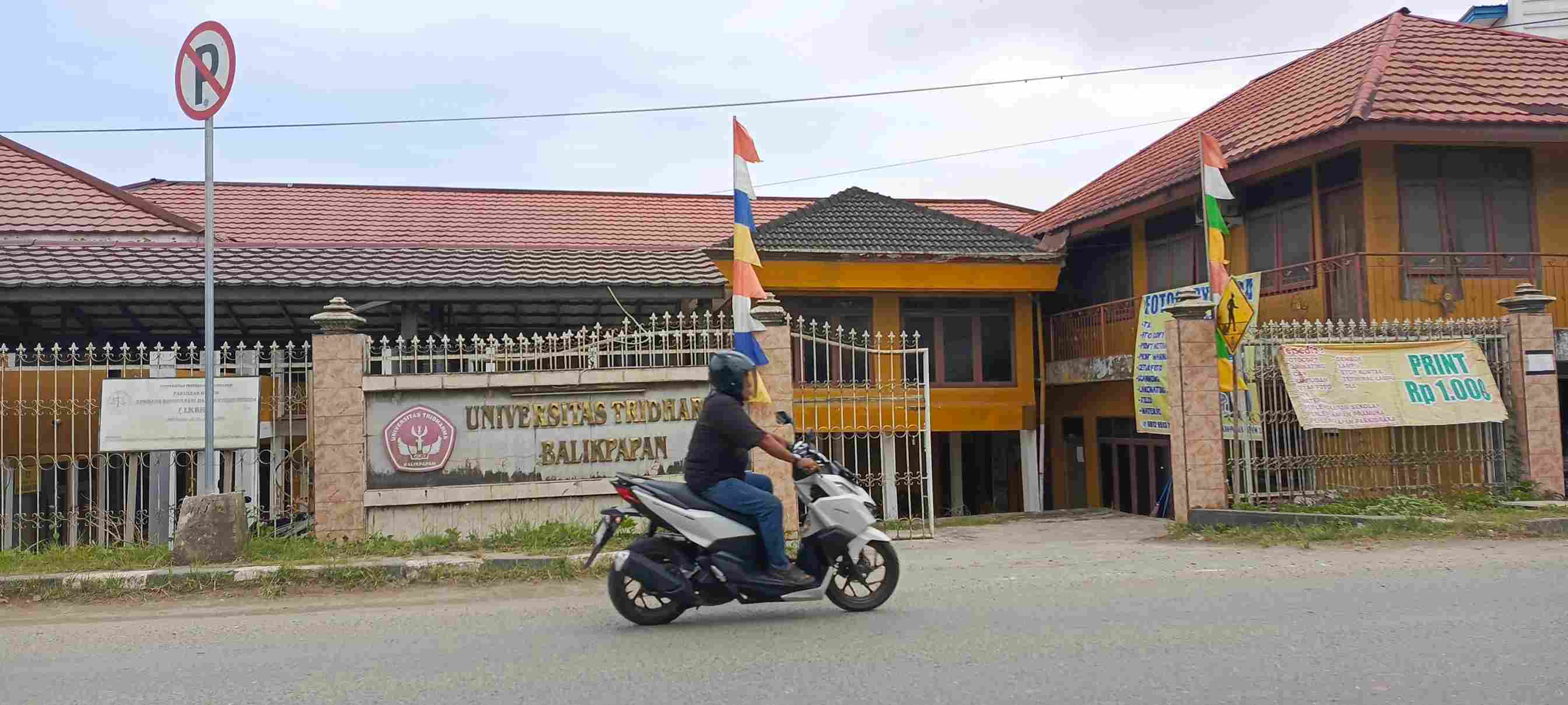 TERAWAT : Kondisi Kampus Untri setelah tutup pada semester genap 2022. (Foto: Rikip)