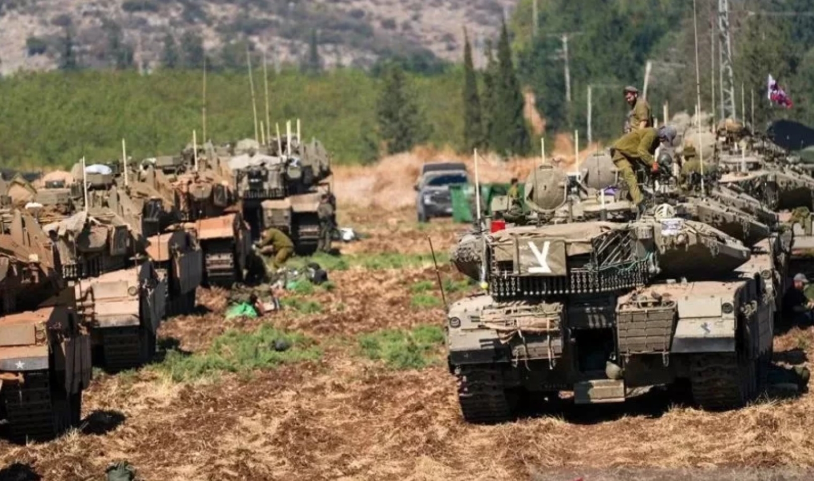 Pasukan Israel siapkan invasi darat ke Lebanon. Tank pasukan Israel terlihat di daerah dekat perbatasan utara Israel dengan Lebanon pada Kamis (27/9/2024).