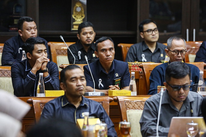 Perwakilan Solidaritas Hakim Indonesia mengikuti audiensi dengan Pimpinan DPR di Kompleks Parlemen, Senayan, Jakarta, Selasa (8/10).