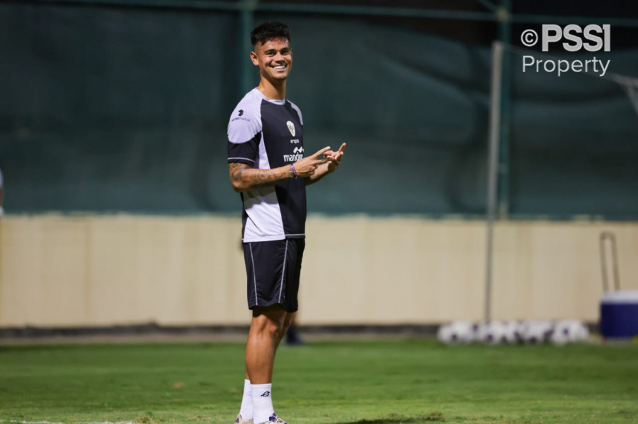 Bek Timnas Indonesia, Mees Hilgers antusias membantu tim mencuri poin versus Bahrain besok malam. (PSSI)