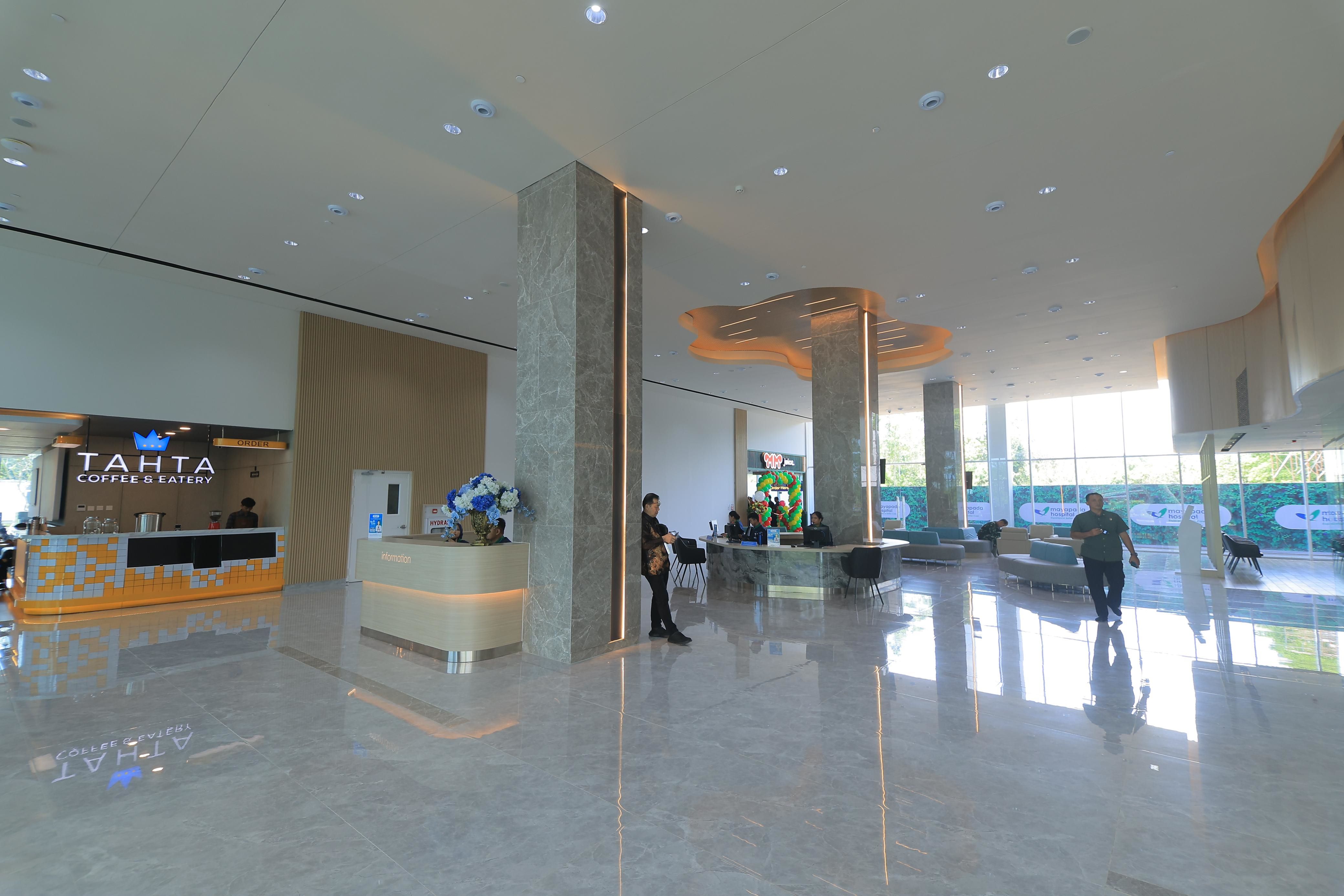 Area lobi Mayapada Hospital Nusantara yang tampak elegan dan modern. (FUAD MUHAMMAD/KALTIM POST)