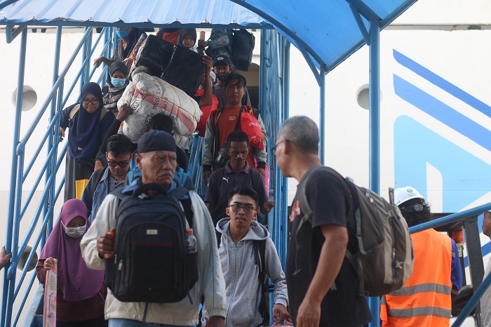 Pelni Balikpapan terus meningkatkan layanannya. Penumpang kini bisa dengan mudah membeli tiket secara online.