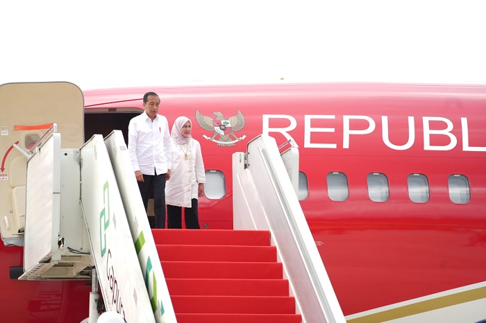 Pesawat kepresidenan sukses mendarat di Bandara IKN yang berada di atas HPL Badan Bank Tanah.