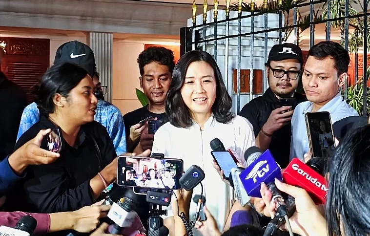 Veronica Tan saat menyambangi kediaman presiden terpilih Prabowo Subianto di Jalan Kertanegara IV, Kebayoran Baru, Jakarta Selatan, Senin (14/10).