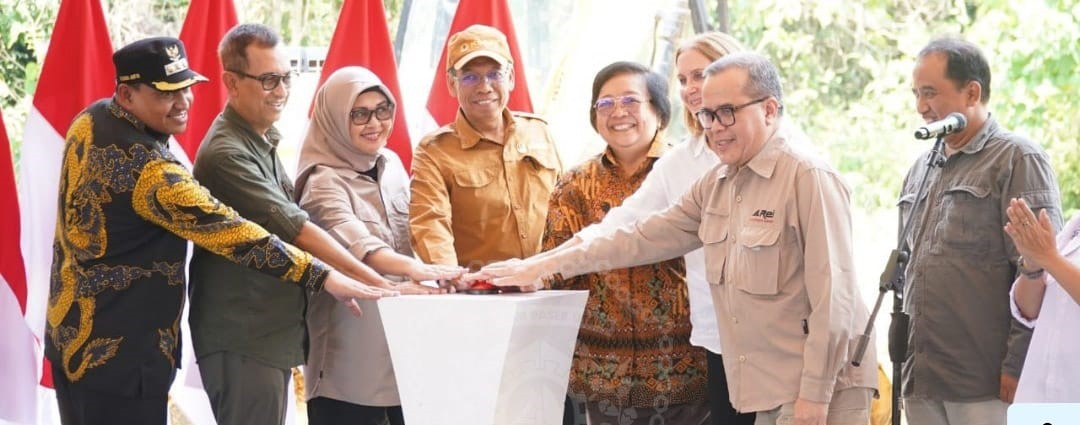 HIJAU: Zainal Arifin (kiri) bersama KLHK meresmikan groundbreaking Pusat Plasma Nuftah Nasional di Persemaian Mentawir, Kecamatan Sepaku, Selasa (15/10).