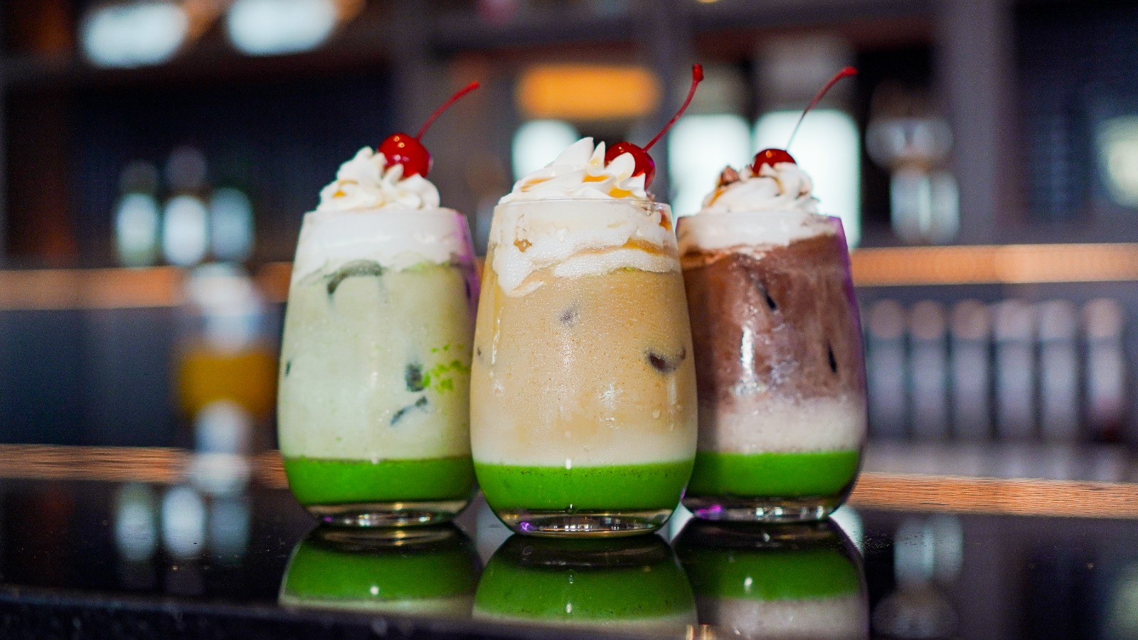 MINUMAN: Tidak hanya menyajikan pemandangan yang memukau, Sante Cafe juga menawarkan menu minuman yang patut dicoba.