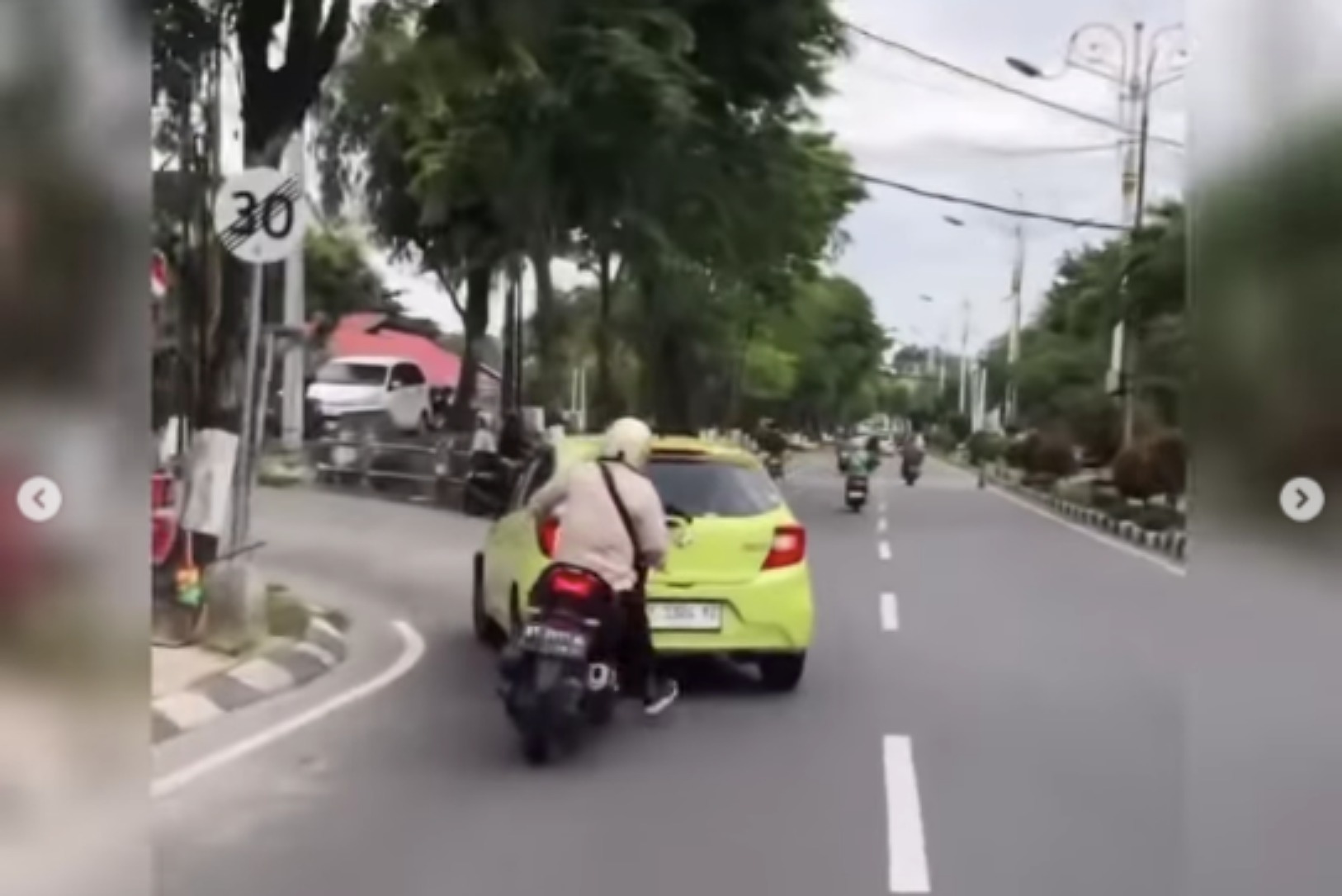 Peristiwa tabrak lari terjadi lagi di Balikpapan. (Foto: Tangkapan Layar)