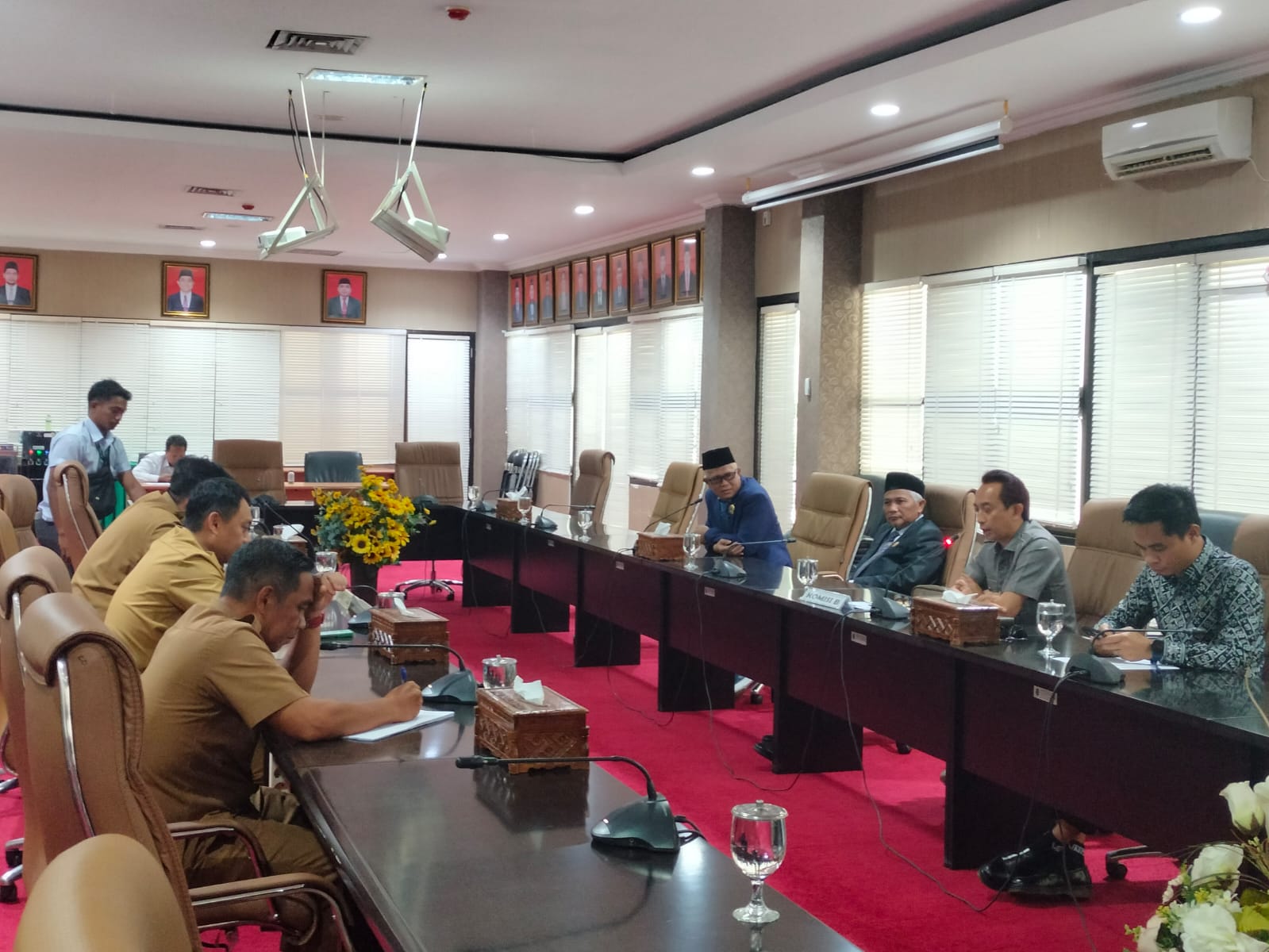 RAPAT: Rapat Komisi B DPRD Kota Bontang bersama manajemen RSUD Taman Husada Bontang membahas proyek di rumah sakit tersebut, Selasa (22/10).