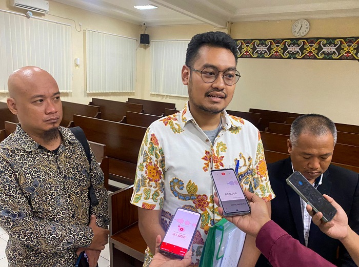 TANGGAPAN: Usai sidang pra peradilan ditolak, kuasa hukum tegaskan akan mengawal perkembangan kasus korupsi PT KKT.