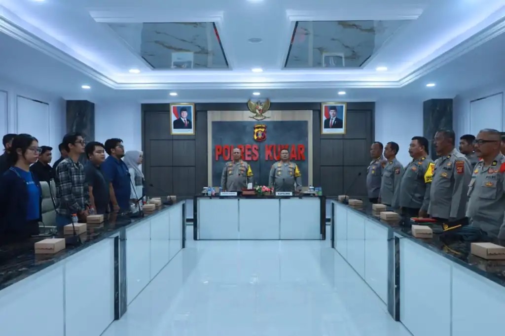 DIALOG. Kabid Humas Polda Kaltim Kombes Pol Yuliyanti menggelar dialog sinergi polri dengan media di Polres Kukar. (foto;ist)