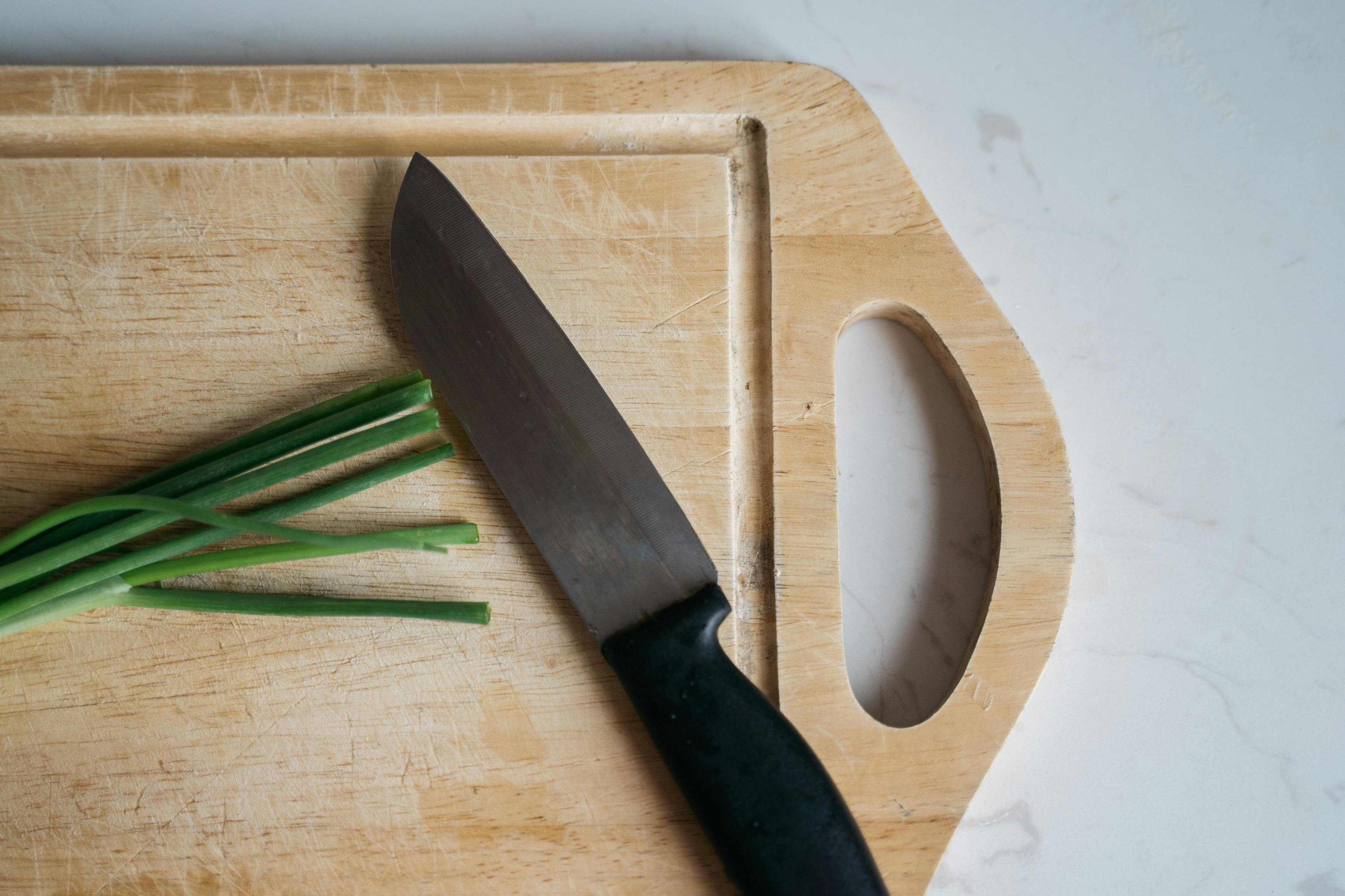 Pisau dapur harus dirawat dengan benar, supaya awet.