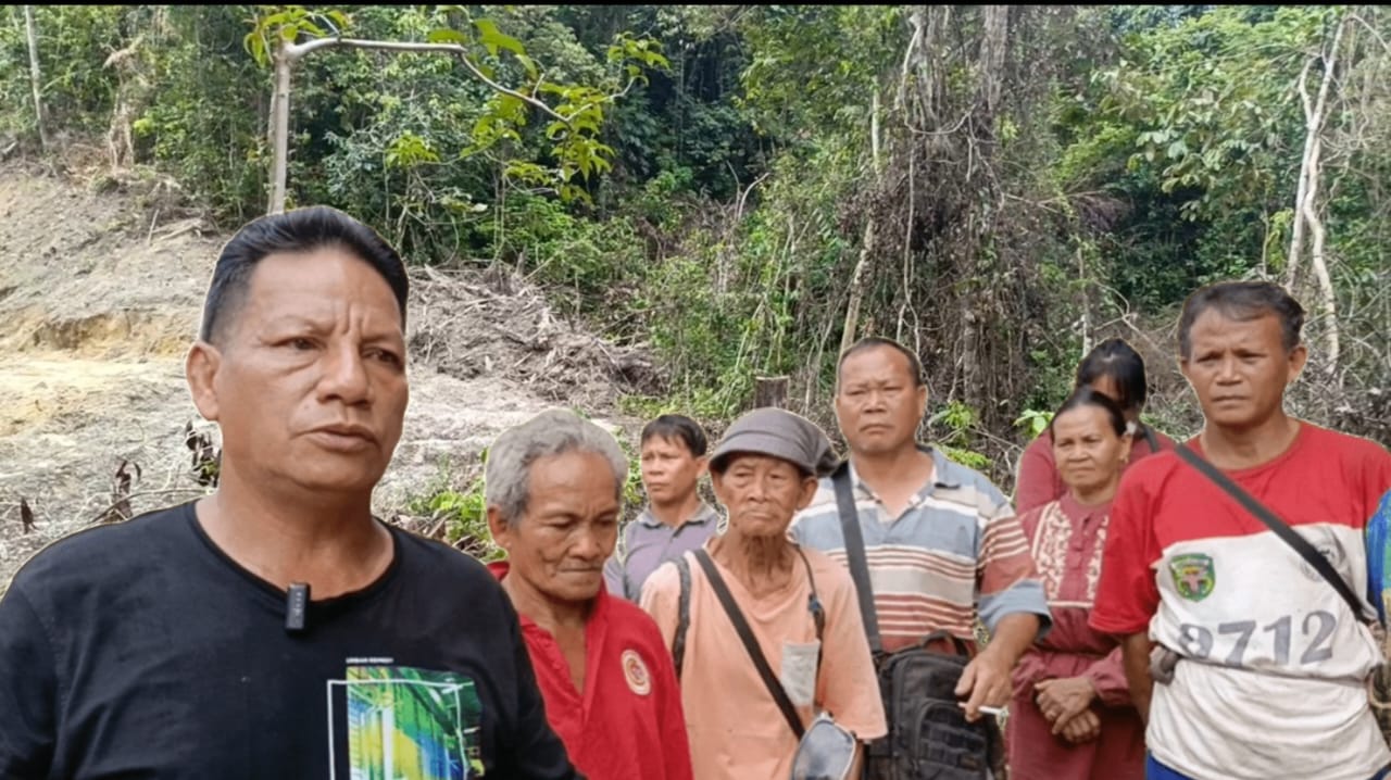 RUSAK: Theodorus Tanting  dan keluarga besar tidak pernah mendapatkan ganti rugi. (FOTO: SUNARDI/KP)