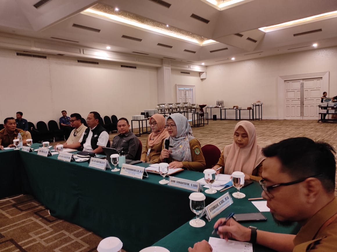 Kepala Disperindagkop-UKM Kaltim Heni Purwaningsih memaparkan hasil pengawasan dan pengamatan Bidang Perlindungan Konsumen dan Tertib Niaga atas distribusi elpiji 3 kg.